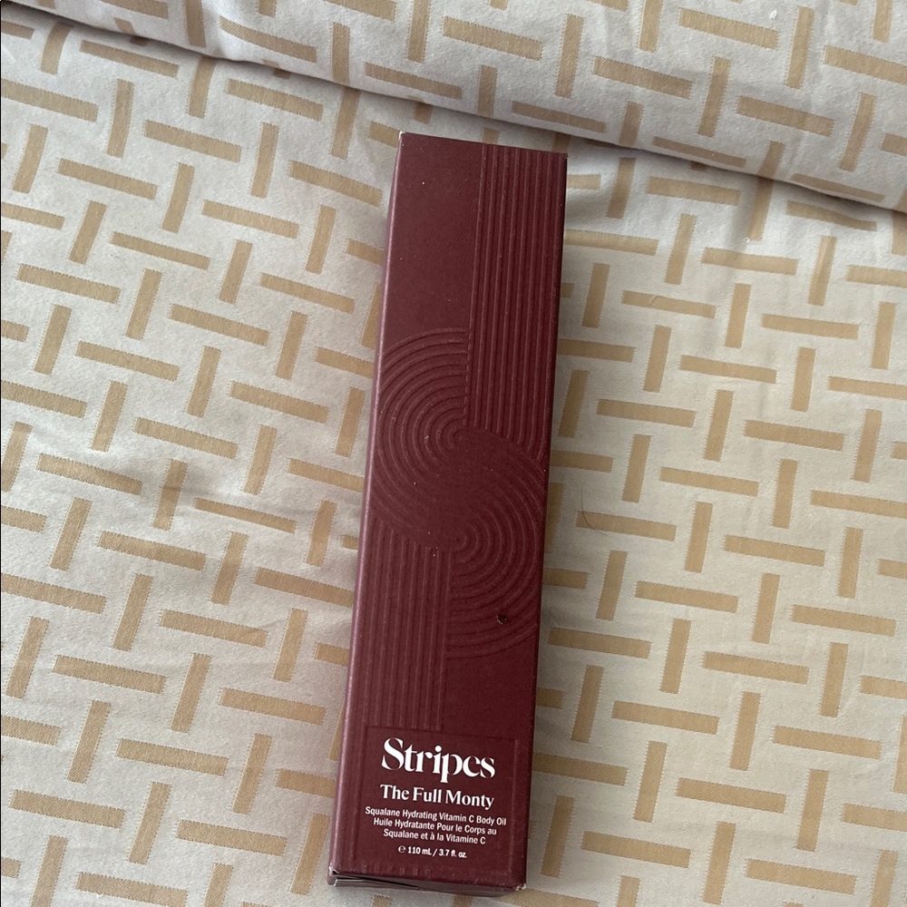 Stripes hydrating Vitamin C body oil